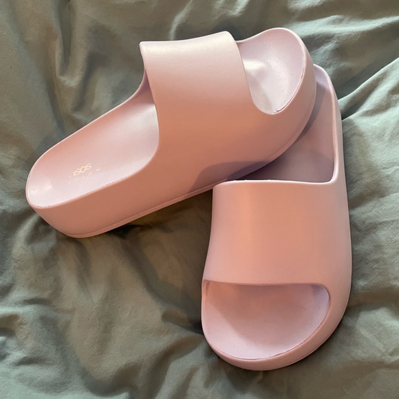 ASOS February flatform slider in lilac - Picture 2 of 3